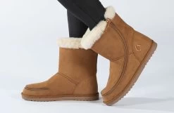 Chestnut BILLY Cozy Boots -Billy Shoes Store BK21304 250 studio standing 1 940x614 69df6f7d f282 46c4 a581 2ab0ae2c174a