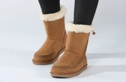 Chestnut BILLY Cozy Boots -Billy Shoes Store BK21304 250 studio standing 2 940x614 483ac9f6 0f59 4a03 99af cb4cb92e468a