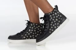 Black Daisy BILLY Classic Lace High Tops -Billy Shoes Store BK22300 002 studio standing 1 940x614 176cbf99 c9ce 4e55 a321 9d5a596cebb3
