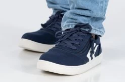 Men's Navy/White BILLY CS Sneaker Low Tops 21 Men's Navy/White BILLY CS Sneaker Low Tops -Billy Shoes Store BM22343 410 studio standing 2 940x614 29da2d9f 25b1 4eb9 9a2b 126ba227178e