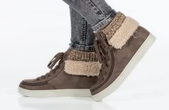 Women's Tobacco BILLY Cuffs -Billy Shoes Store BW22341 220 studio standing 1 940x614 317abe2f 1405 4a21 98b2 27e2795dc60f