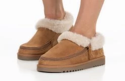 Women's Chestnut BILLY Cozy Slippers -Billy Shoes Store BW22446 250 studio standing 2 940x614 e82b18c9 43b4 41fc 841e 6081646e462b