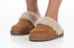 Women's Chestnut BILLY Cozy Sling Scuff -Billy Shoes Store BW22447 250 studio standing 2 940x614 780d29d0 2fca 4975 8e0d f32e06b71c15